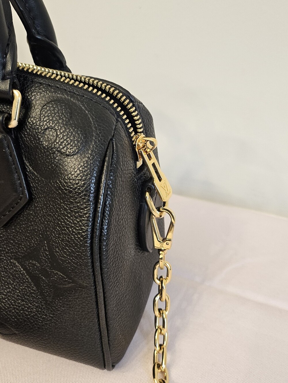 Louis Vuitton Speedy 20 Bandoulière Black Empreinte Microchipped - Picture 4 of 16